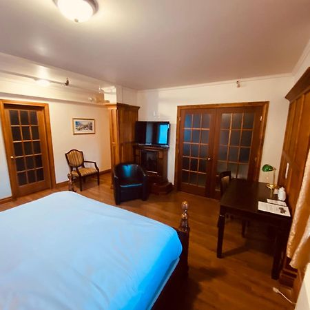 Le Grand Hôtel Baie-Comeau Extérieur photo