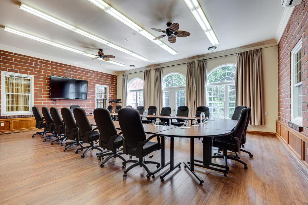 Le Grand Hôtel Baie-Comeau Extérieur photo