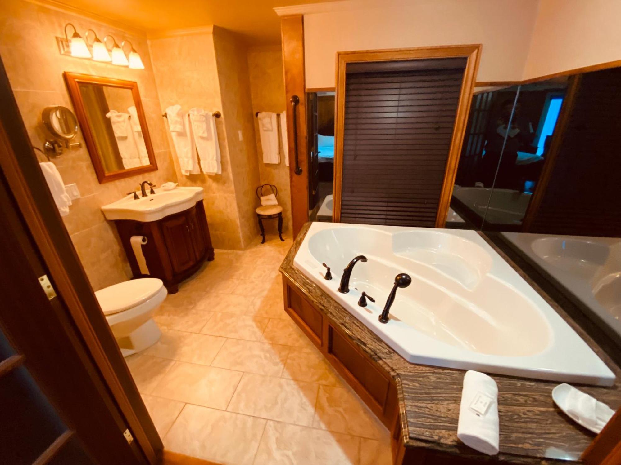 Le Grand Hôtel Baie-Comeau Extérieur photo