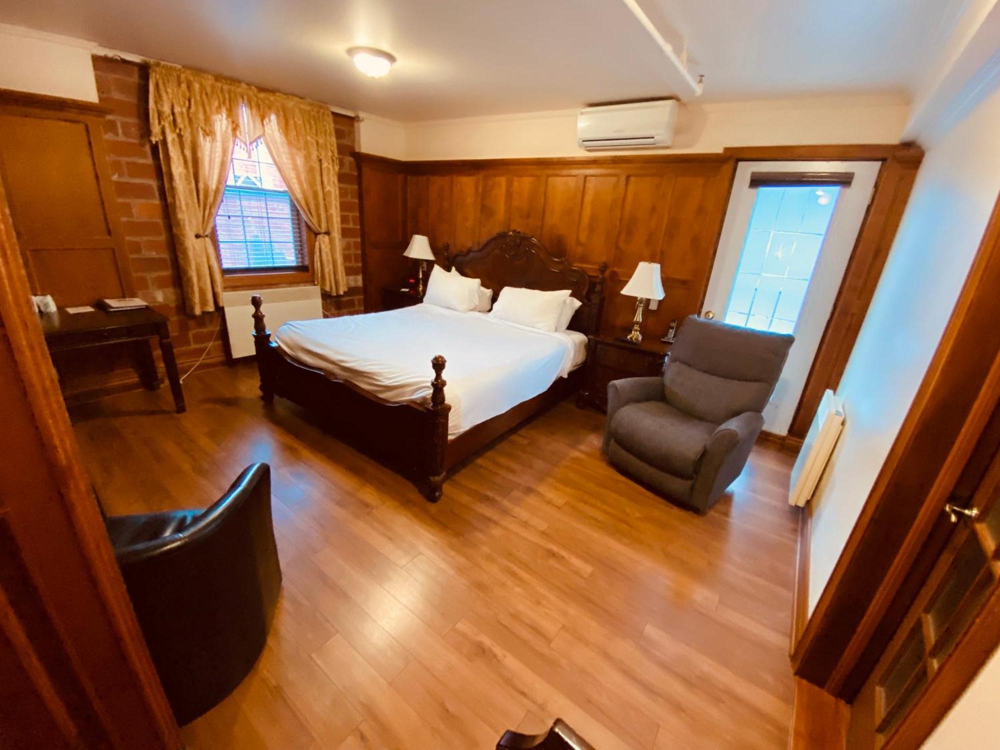 Le Grand Hôtel Baie-Comeau Extérieur photo