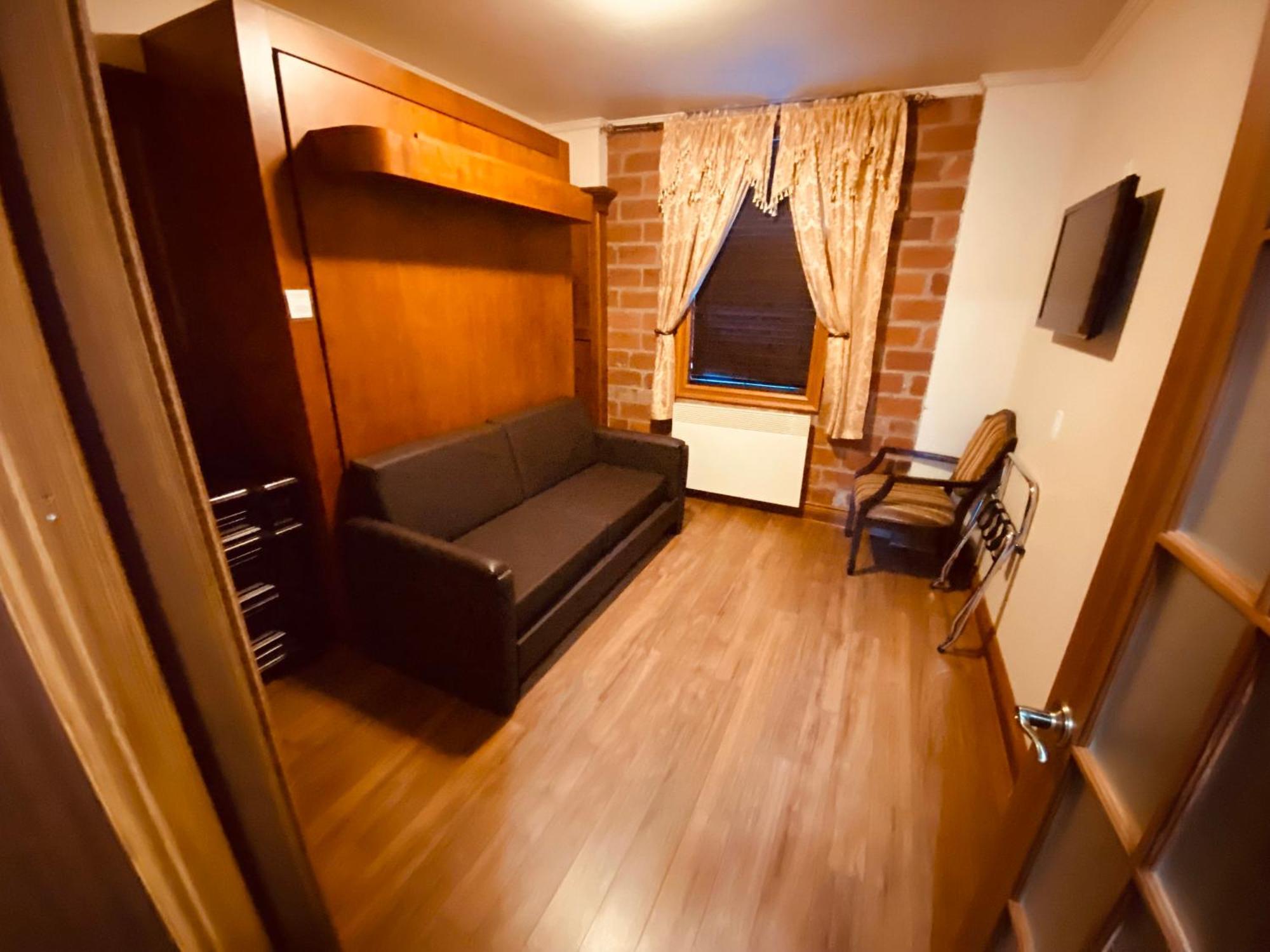 Le Grand Hôtel Baie-Comeau Extérieur photo