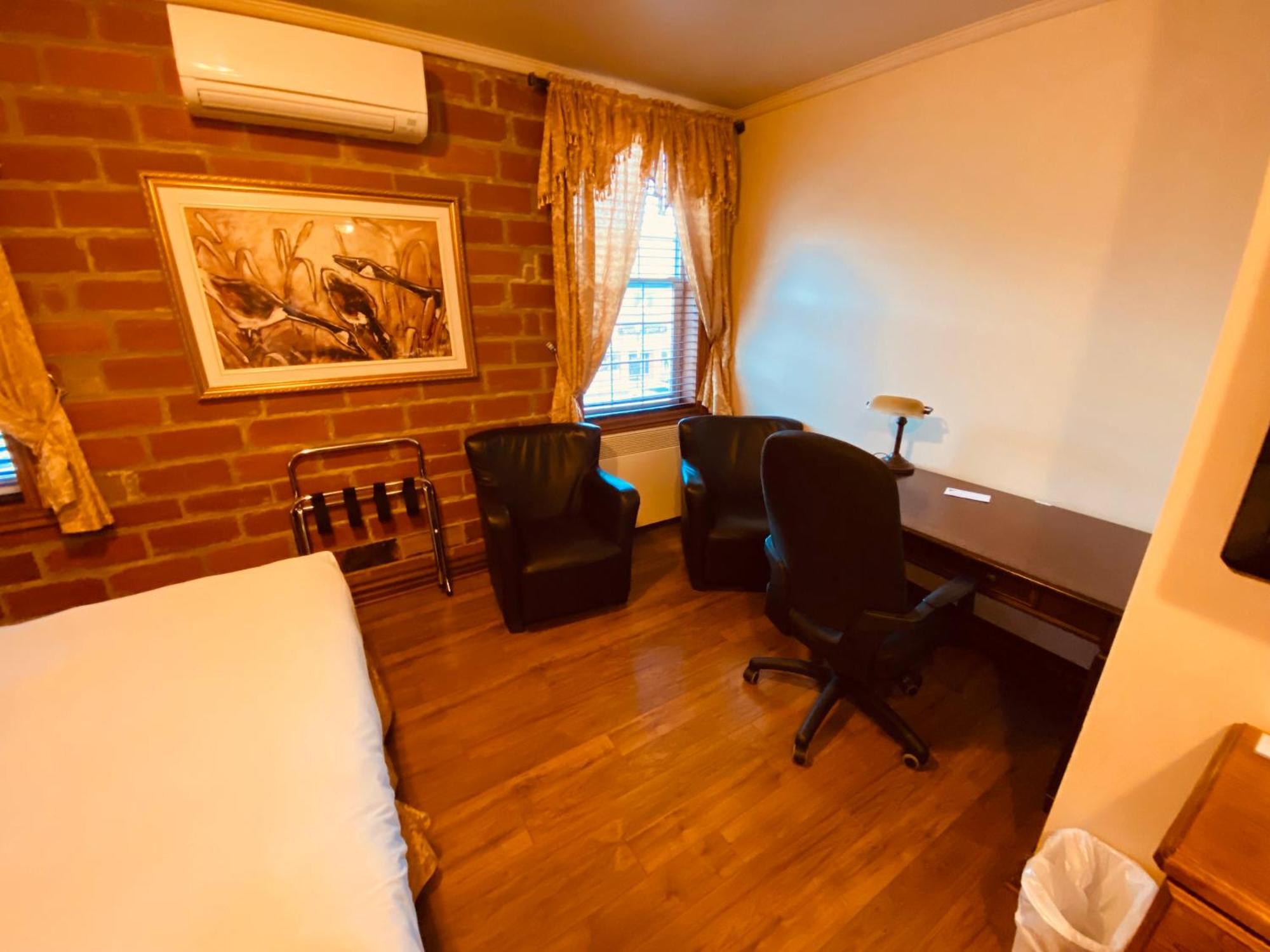 Le Grand Hôtel Baie-Comeau Extérieur photo